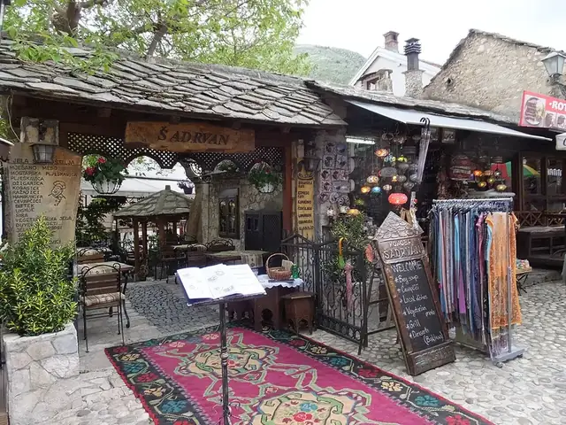 Šadrvan — موستار · صحن بوسني مشكّل