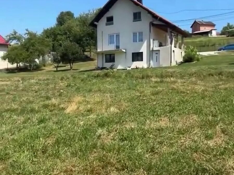 Šest stambenih parcela u Pazariću